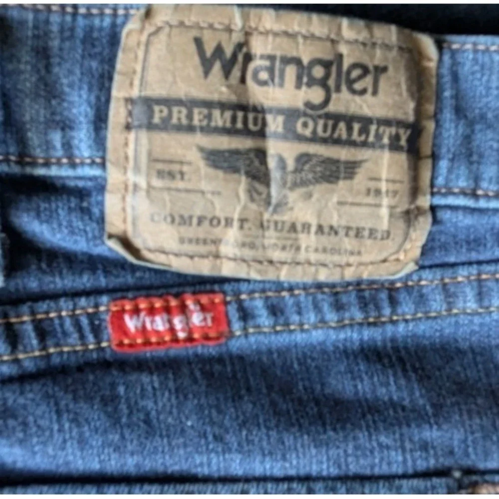 Wrangler Mens 44x30 Five Star  Relaxed Fit Denim Blue Jeans 4 Way Flex New